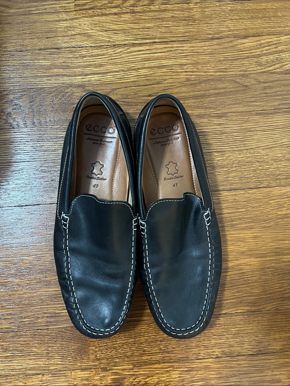 Ecco Black Leather Slip-On Loafers with Contrast Stitching